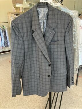 French Crown | Classic Gray Plaid Men's Sport Coat - Two-Button Blazer